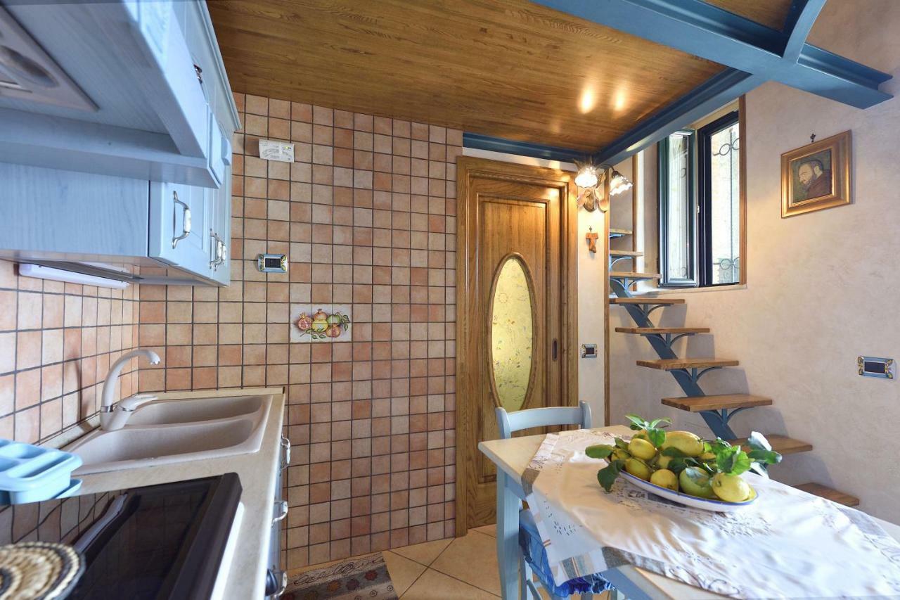 Pontone On The Sea Apartment Скала Екстер'єр фото